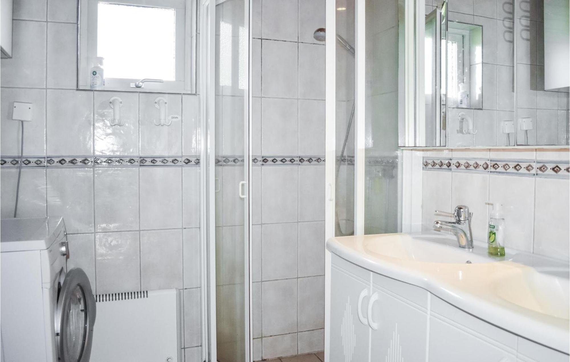 Gorgeous Home In Munka-Ljungby With Kitchen Εξωτερικό φωτογραφία