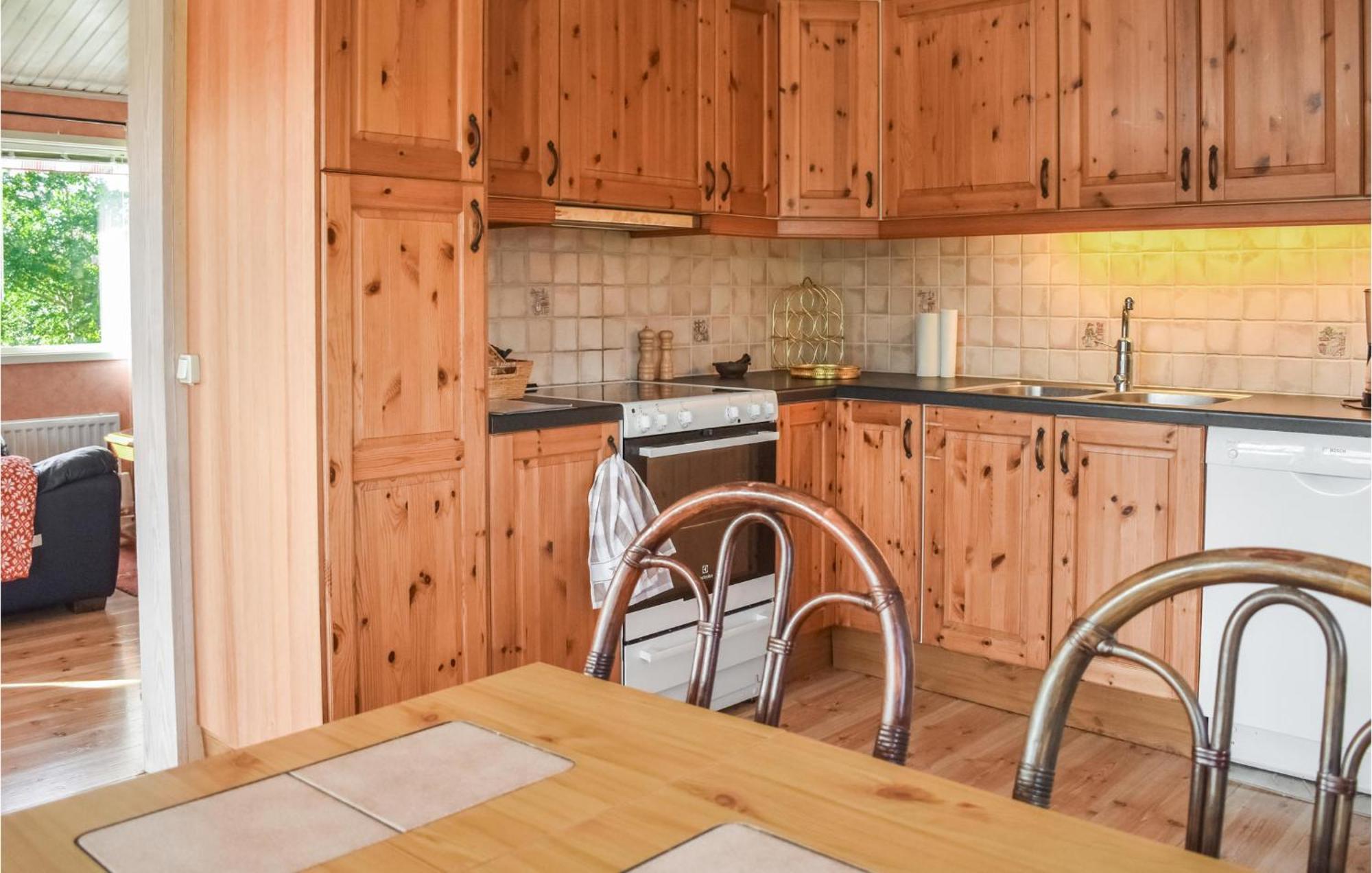 Gorgeous Home In Munka-Ljungby With Kitchen Εξωτερικό φωτογραφία