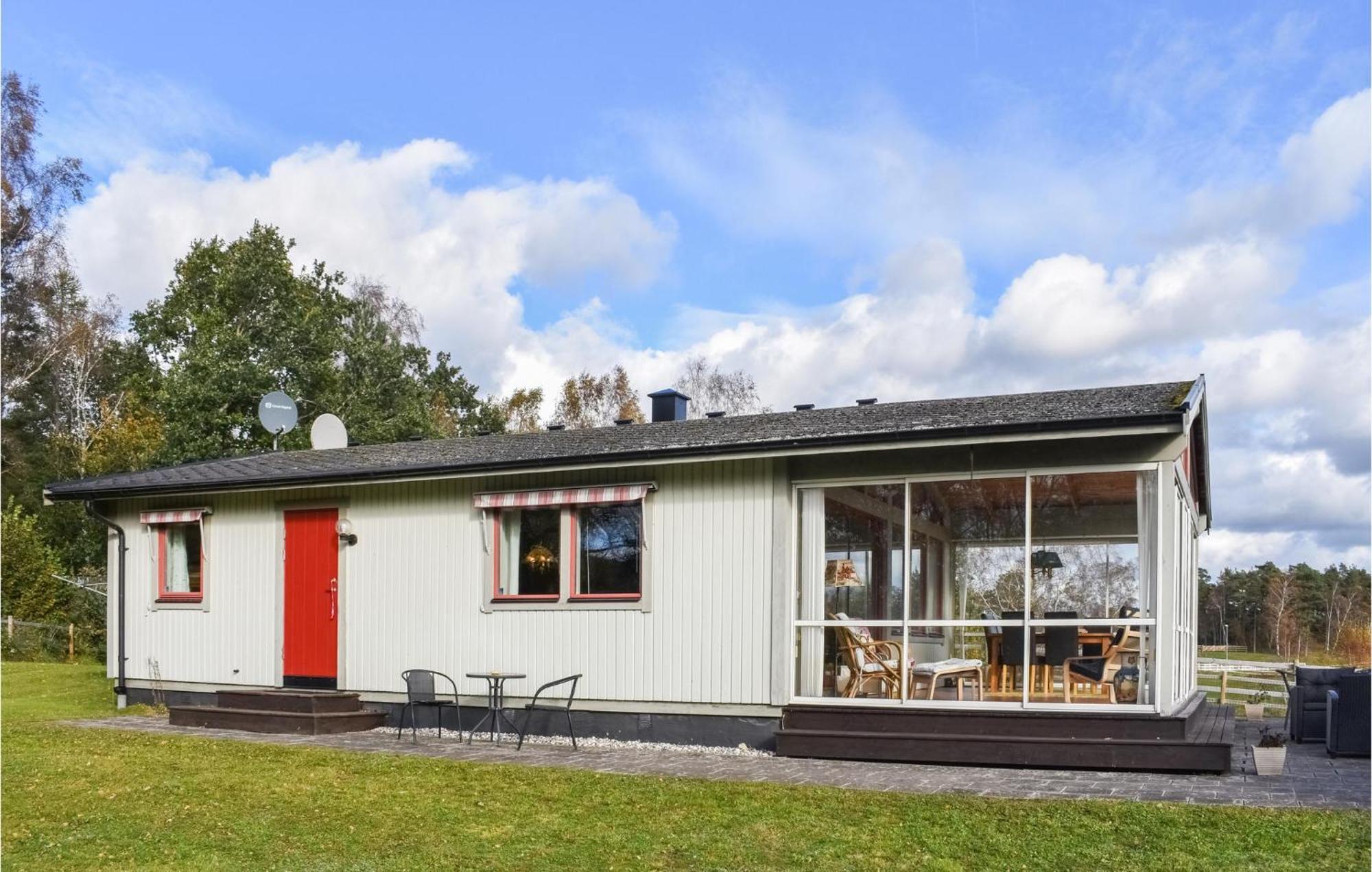 Gorgeous Home In Munka-Ljungby With Kitchen Εξωτερικό φωτογραφία