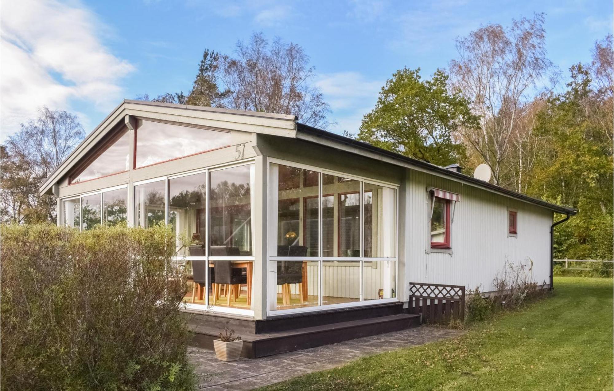 Gorgeous Home In Munka-Ljungby With Kitchen Εξωτερικό φωτογραφία